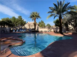 Photo #3: 2077290 Listing