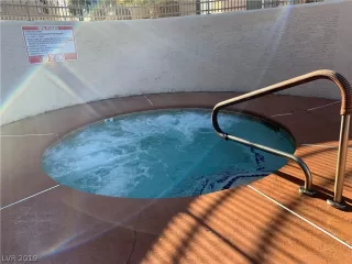 Photo #4: 2077290 Listing