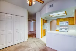 Photo #5: 2077362 Listing