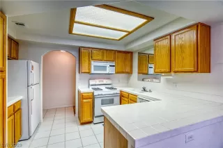 Photo #6: 2077362 Listing