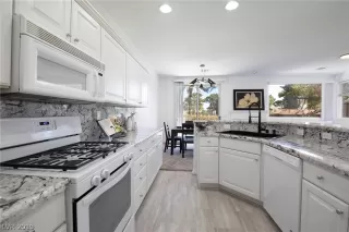 Photo #2: 2077397 Listing