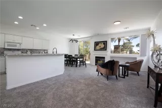 Photo #3: 2077397 Listing