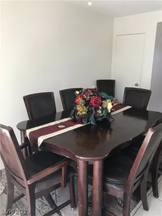 Photo #3: 2077426 Listing 