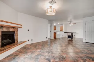 Photo #6: 2077436 Listing