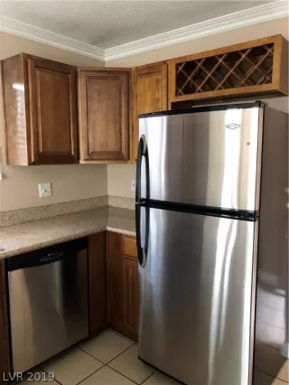 Photo #3: 2077493 Listing