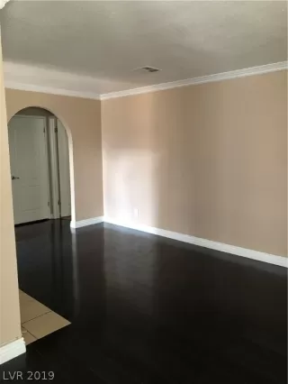 Photo #6: 2077493 Listing