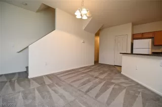 Photo #3: 2077595 Listing