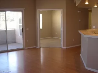 Photo #6: 2077608 Listing