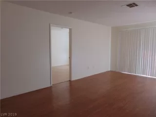 Photo #3: 2077622 Listing 