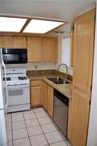 Photo #5: 2077622 Listing 