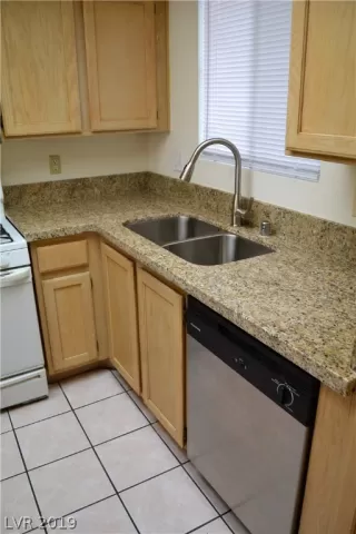 Photo #6: 2077622 Listing 