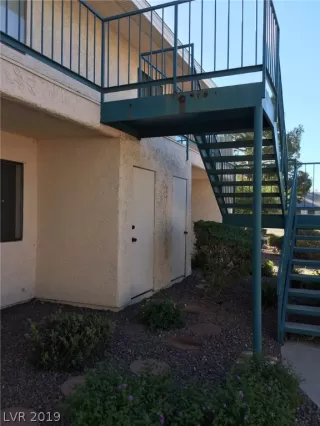 Photo #3: 2077626 Listing