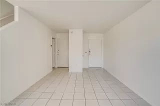 Photo #6: 2077677 Listing 