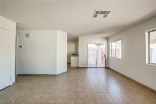 Photo #4: 2077678 Listing