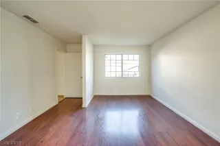 Photo #5: 2077678 Listing