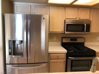 Photo #5: 2077718 Listing 