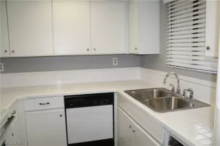 Photo #5: 2077753 Listing 