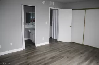 Photo #6: 2077753 Listing 