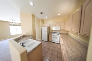 Photo #3: 2077775 Listing