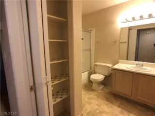 Photo #6: 2077833 Listing