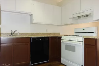 Photo #4: 2077863 Listing 