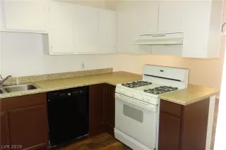 Photo #5: 2077863 Listing 