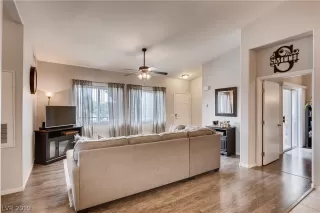 Photo #6: 2077868 Listing