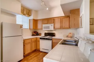 Photo #6: 2077870 Listing
