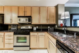 Photo #3: 2077894 Listing