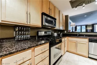 Photo #5: 2077894 Listing
