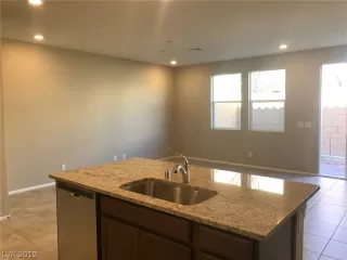 Photo #5: 2077924 Listing 
