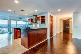 Photo #4: 2077979 Listing