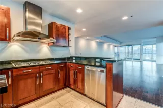 Photo #6: 2077979 Listing