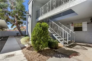 Photo #3: 2078048 Listing