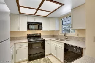 Photo #5: 2078048 Listing