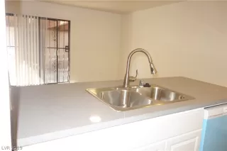 Photo #3: 2078190 Listing 