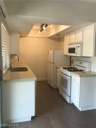 Photo #3: 2078202 Listing 