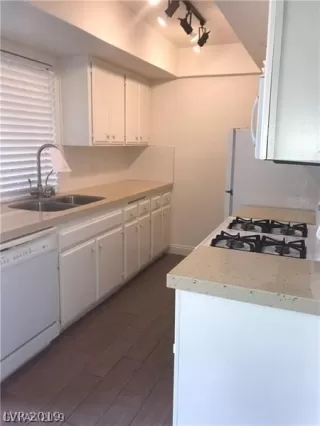 Photo #6: 2078202 Listing 