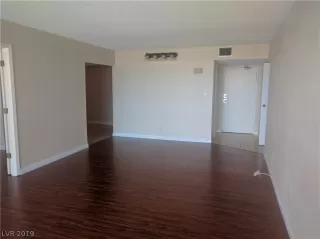 Photo #3: 2078286 Listing 