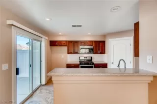 Photo #6: 2078303 Listing