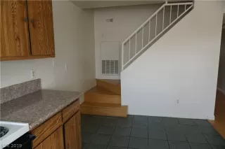 Photo #5: 2078347 Listing