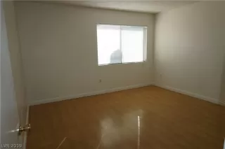 Photo #6: 2078347 Listing