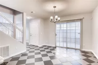 Photo #4: 2078373 Listing