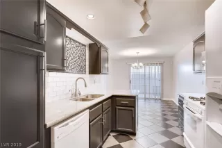 Photo #6: 2078373 Listing