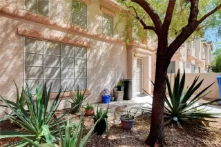 Photo #4: 2078408 Listing