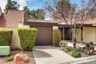 Photo #2: 2078453 Listing