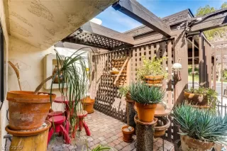 Photo #4: 2078453 Listing