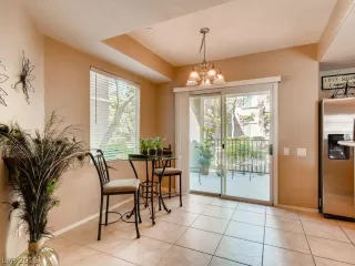 Photo #5: 2078498 Listing