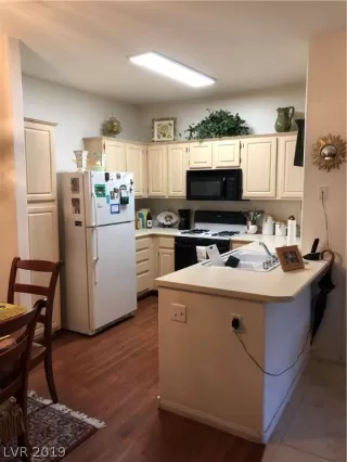 Photo #4: 2078577 Listing 