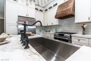 Photo #1: 2078607 Listing